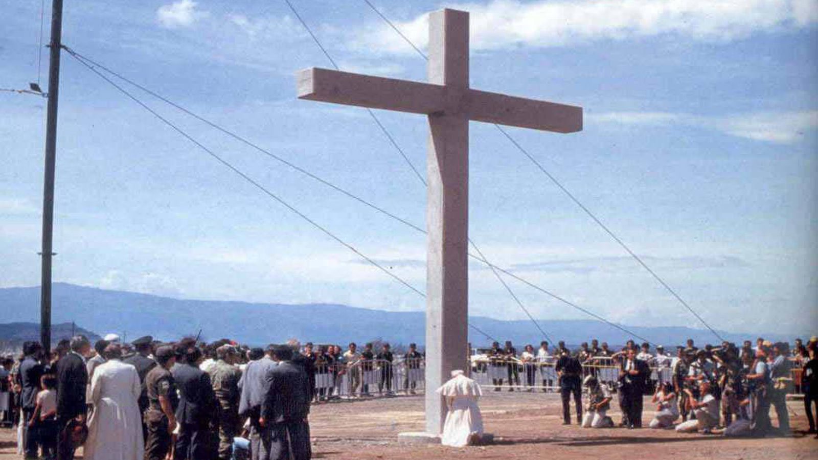 Juan Pablo II ora en Armero