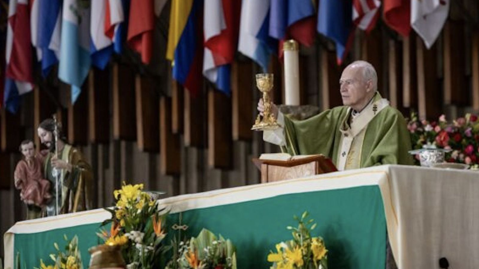 El cardenal Aguiar, en la consagración