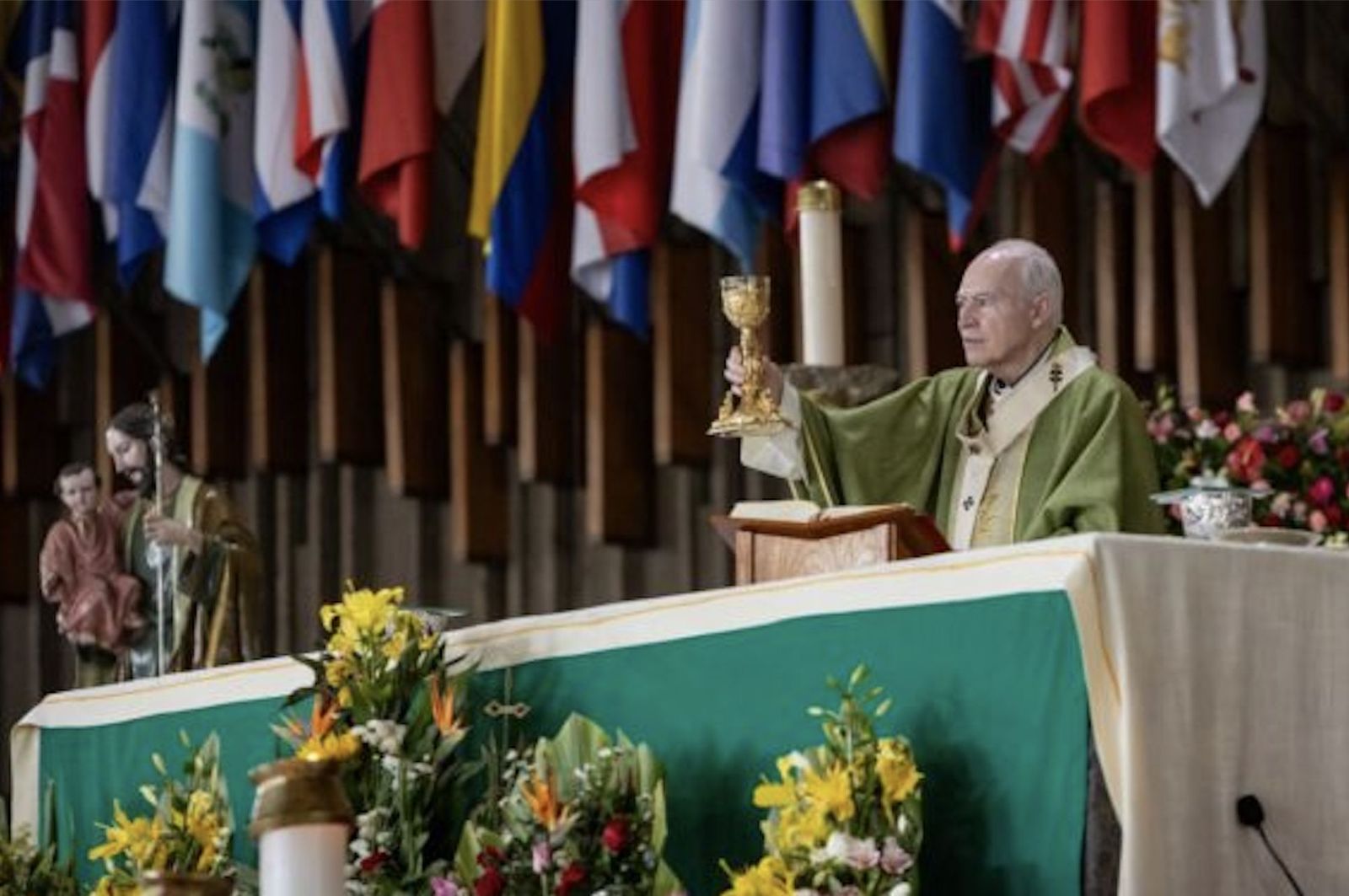 El cardenal Aguiar, en la consagración