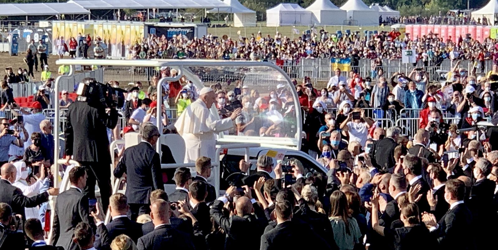 Francisco, a su llegada al santuario