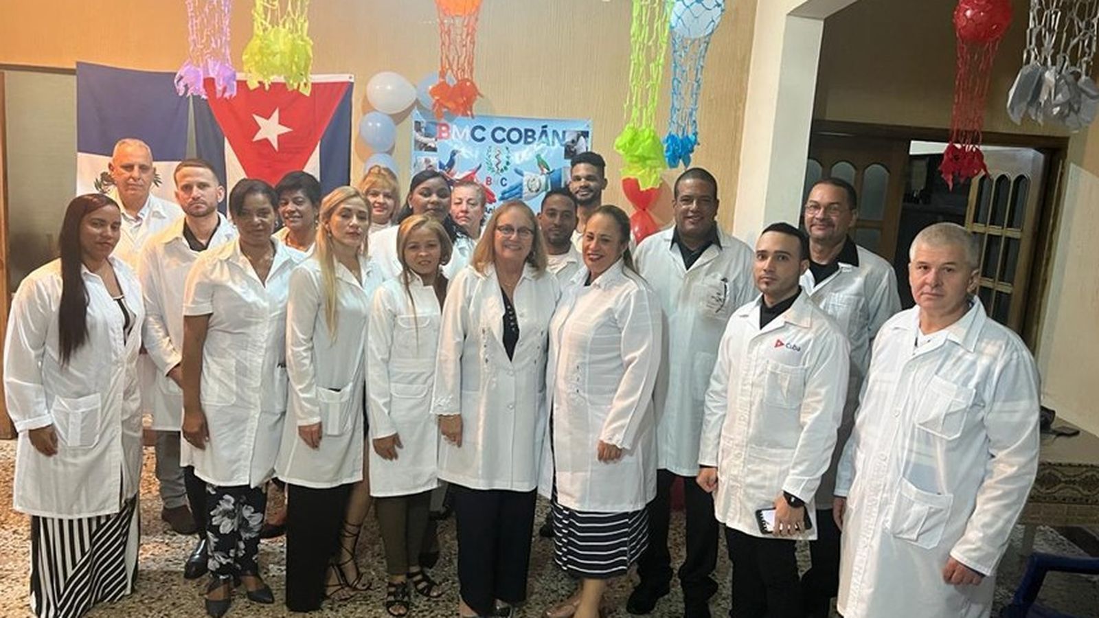 Médicos cubanos en Cobán, Alta Verapaz, uno de los departamentos de mayoría indígena y más empobrecidos de Guatemala