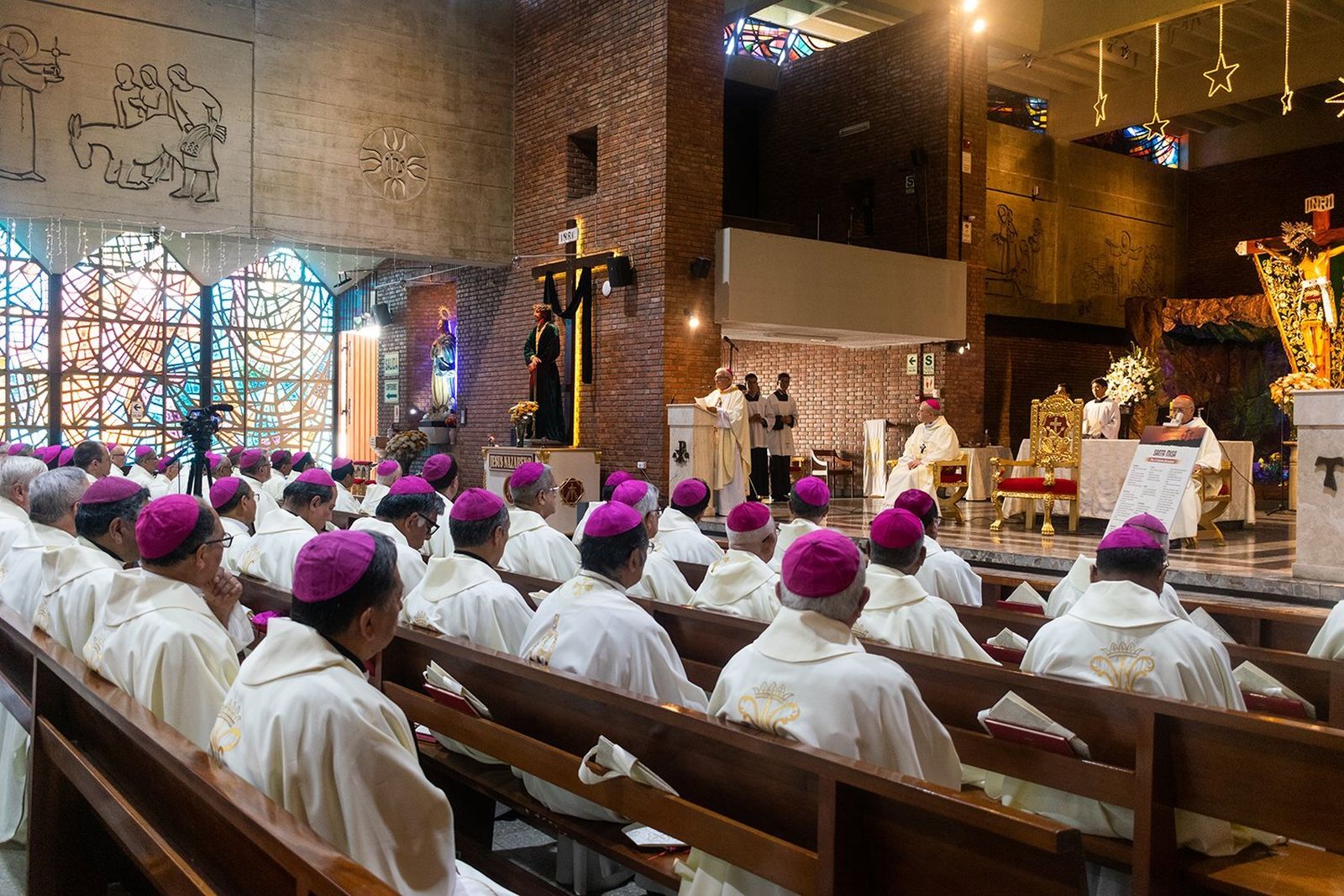 Los obispos peruanos urgen al Congreso a "dar una respuesta inmediata" a las peticiones del pueblo