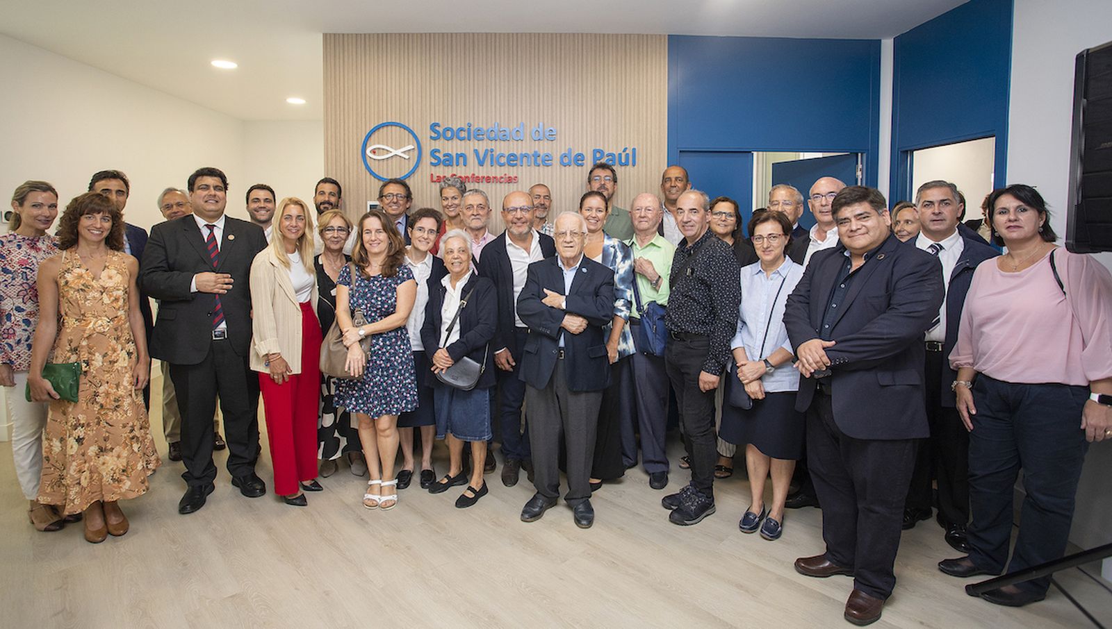 Foto de Grupo. Instituciones CAM y Ayuntamiento y Voluntarios de la SSVP