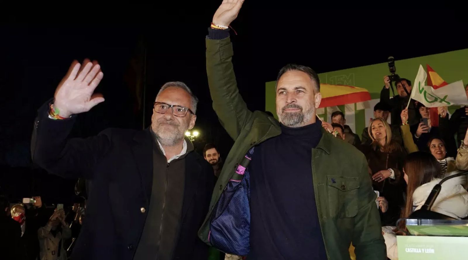 El presidente de VOX, Santiago Abascal y el candidato del partido a la Presidencia de la Junta de Castilla y León, Carlos Pollán, participan en un acto electoral en Arroyo de la Encomienda (Valladolid)