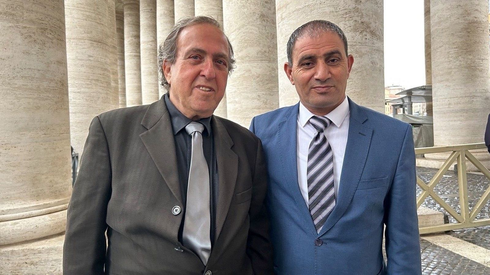 Rami y Bassam en la plaza de San Pedro