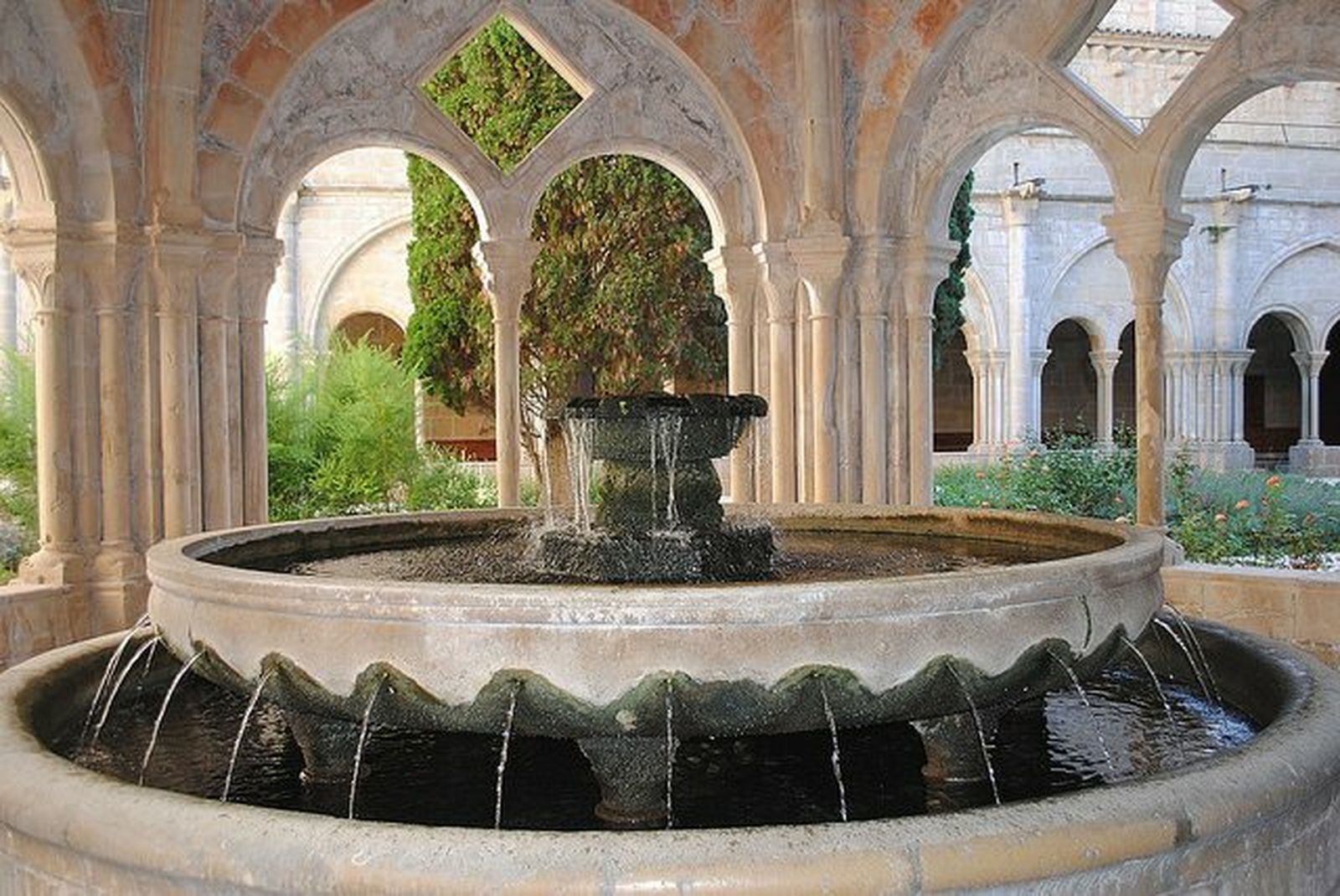 Fuente del monasterio de Poblet