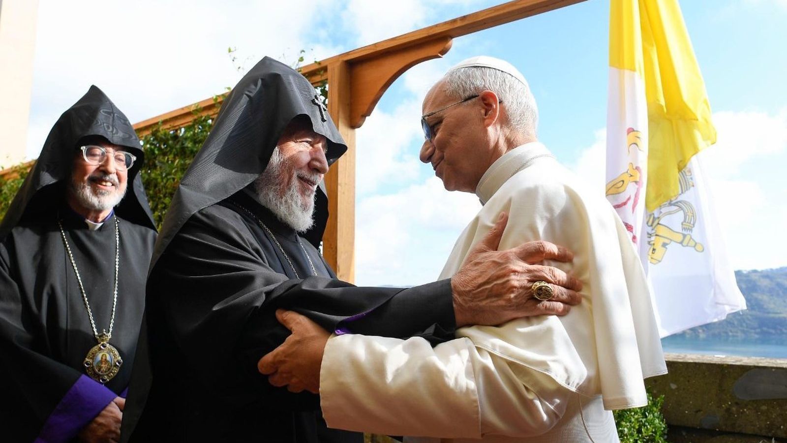 El Papa recibe a Karekin II en Castel Gandolfo