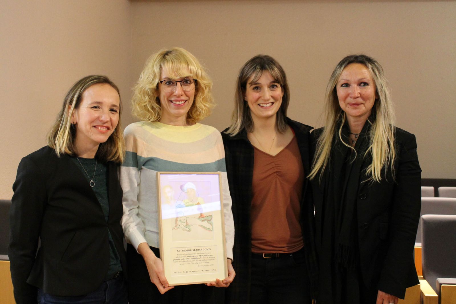 El equipo de Solidaris, tras recoger el premio.