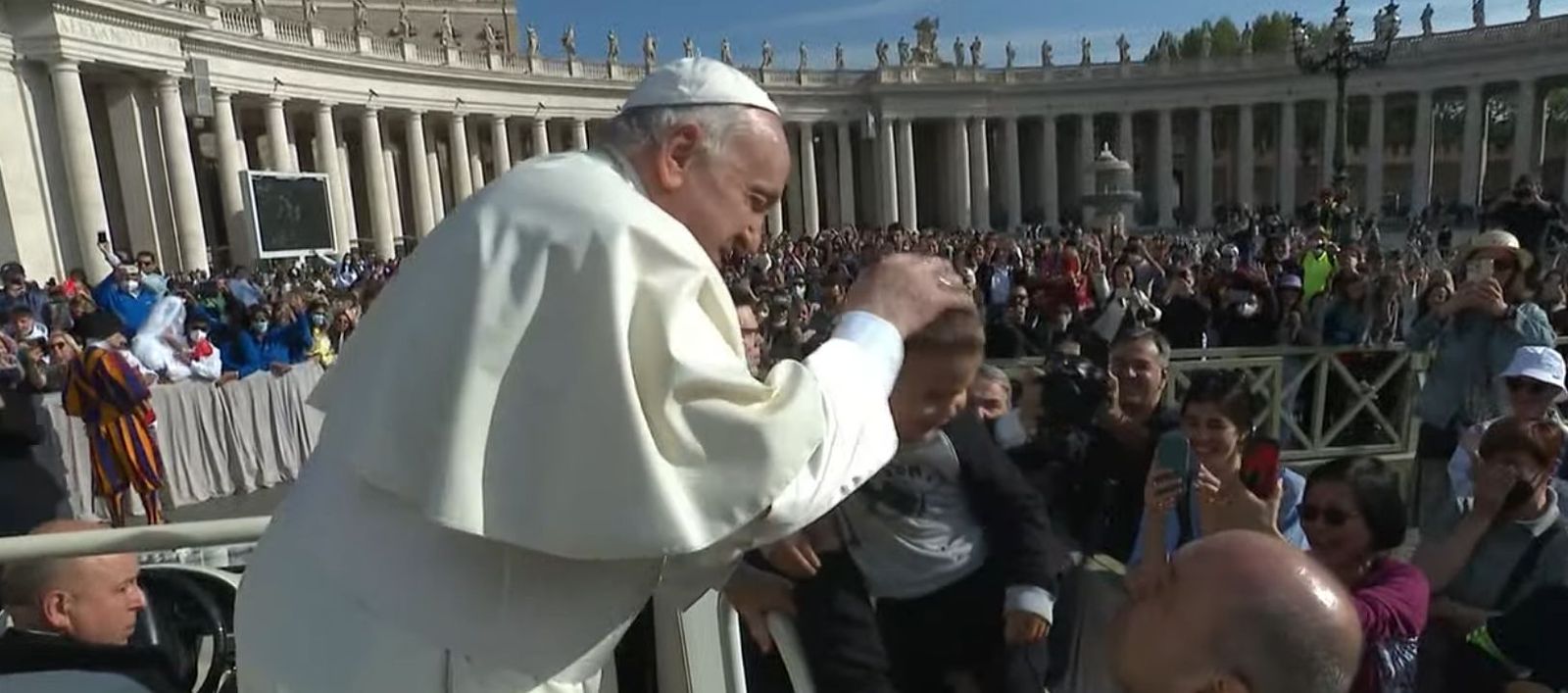 Papamóvil en San Pedro