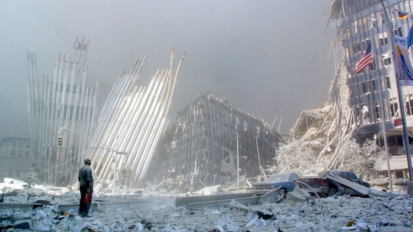Un superviviente, ante las ruinas del World Trade Center