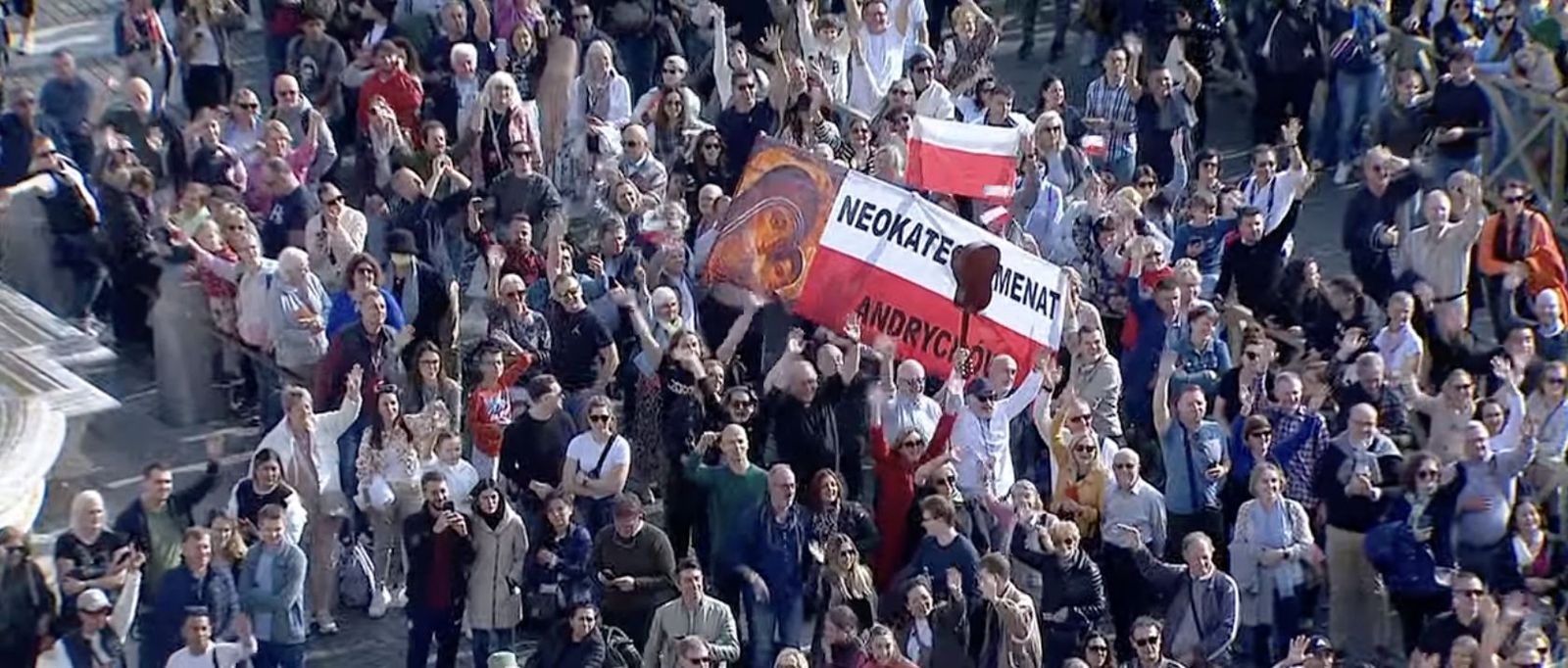 Miles de fieles en San Pedro