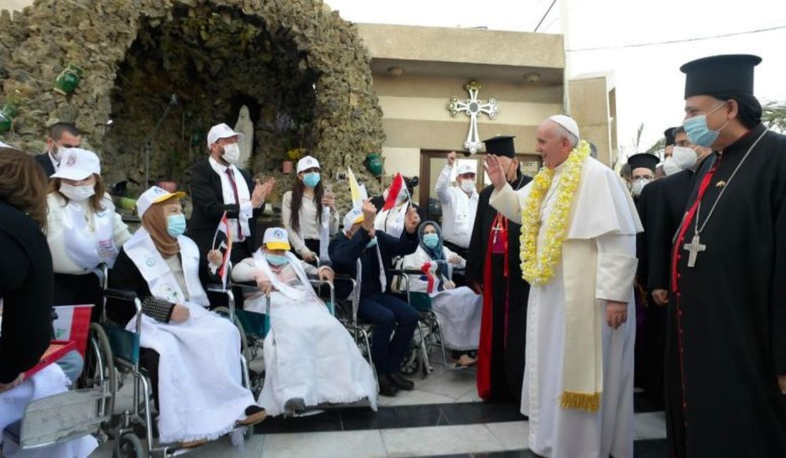 El Papa, los riesgos de un traslado y el "deber" de una presencia