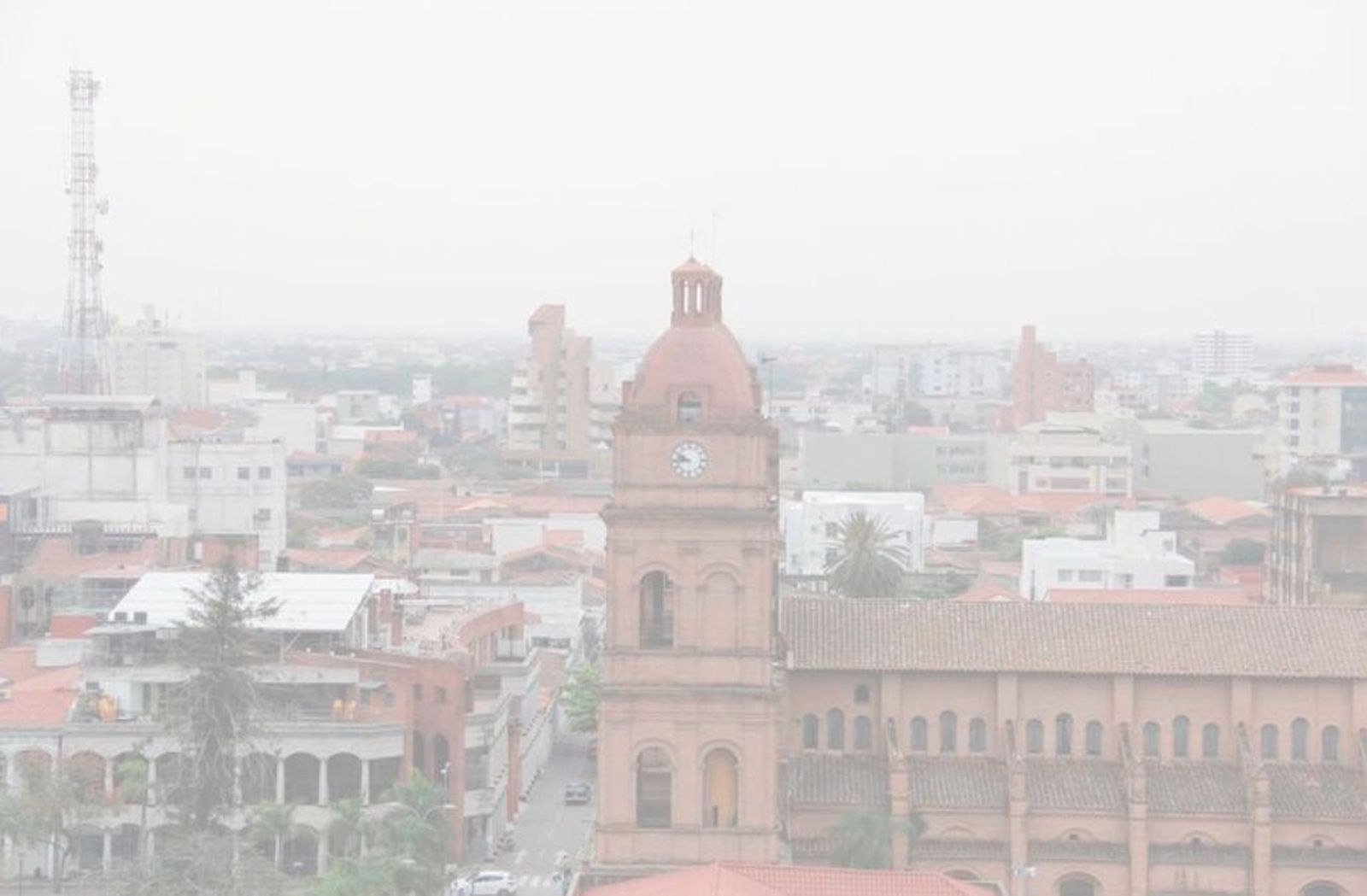 Nube de humo procedente de los incendios en Santa Cruz