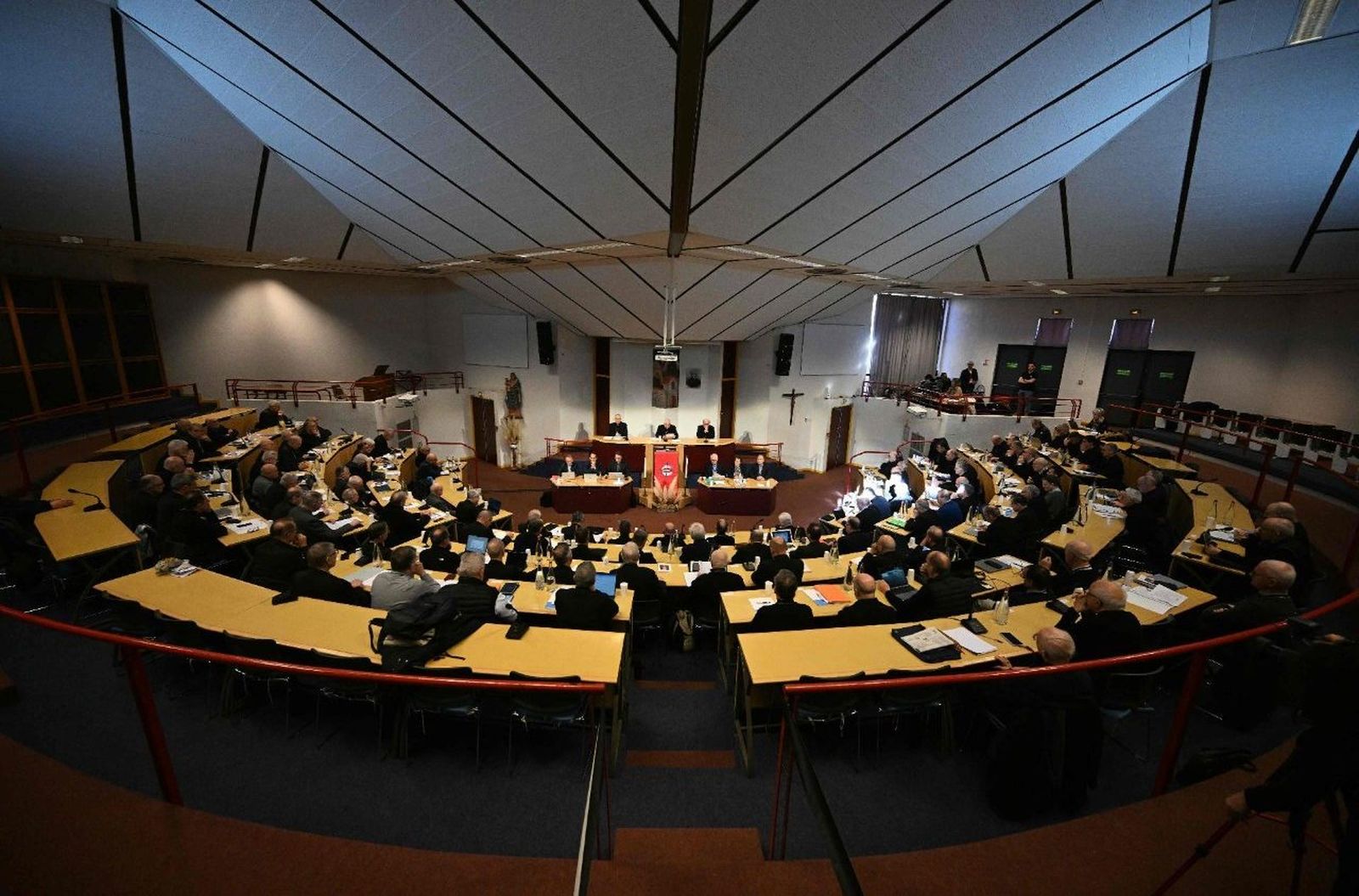 Obispos franceses, reunidos en Lourdes