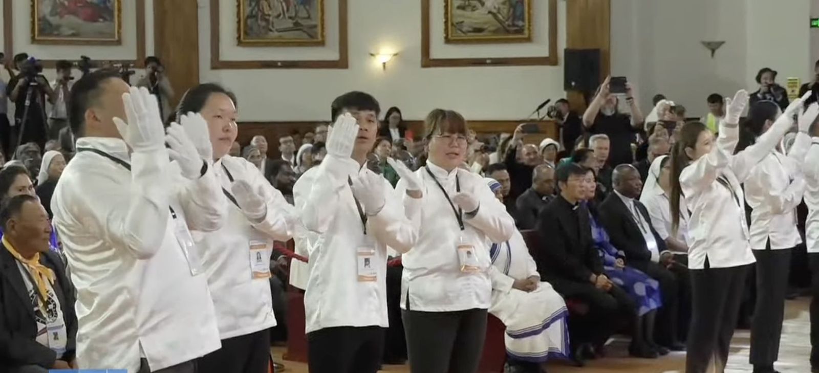 Danza en honor al Papa en Ulán-Bator