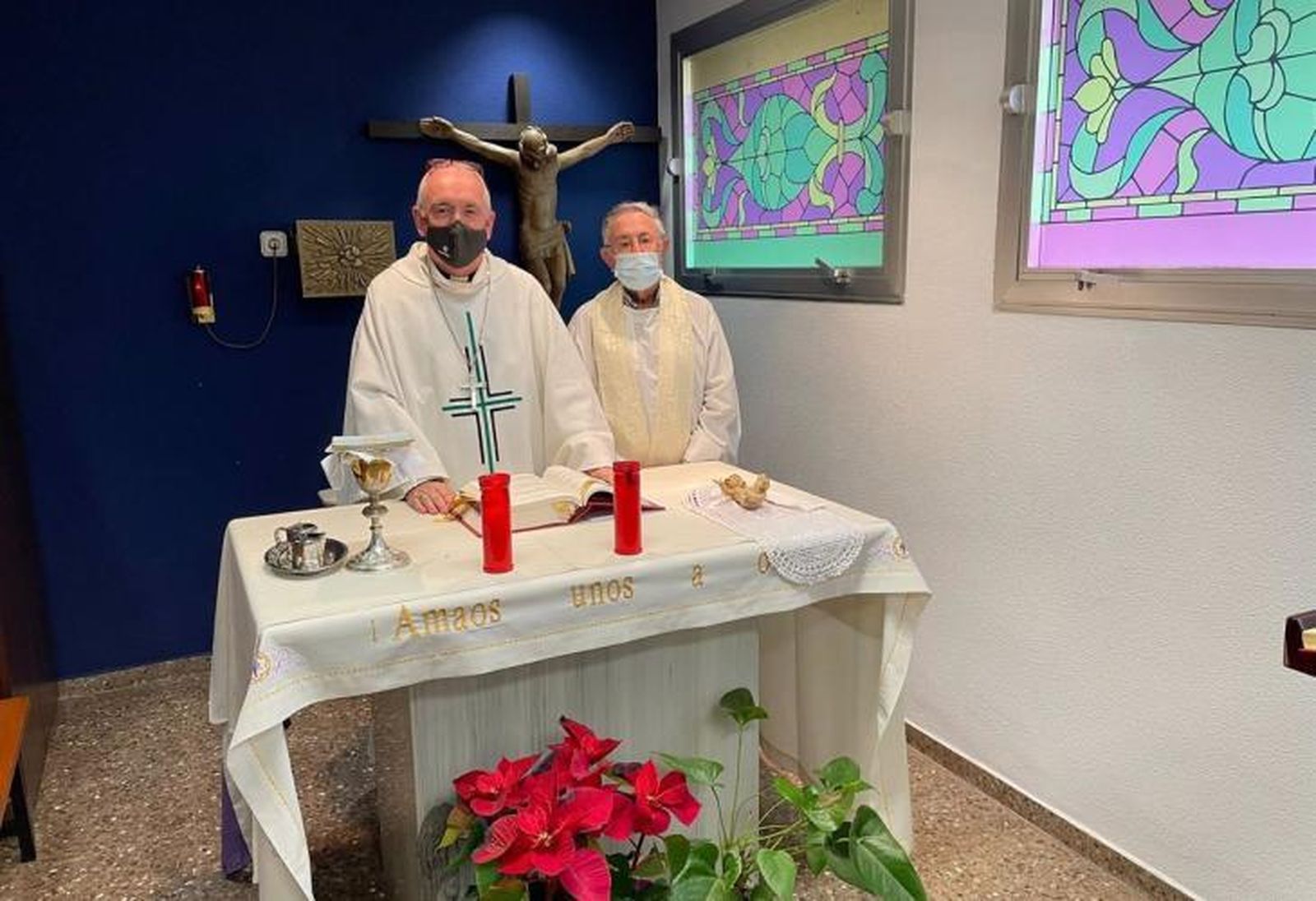 Ángel Pérez y el capellán del Hospital de Barbastro