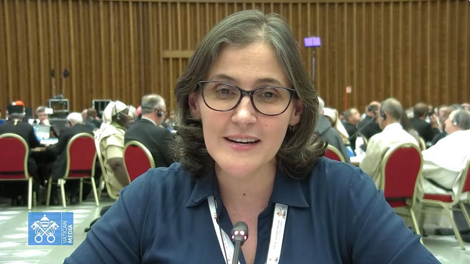 Liliana Franco da su testimonio en el Aula Sinodal