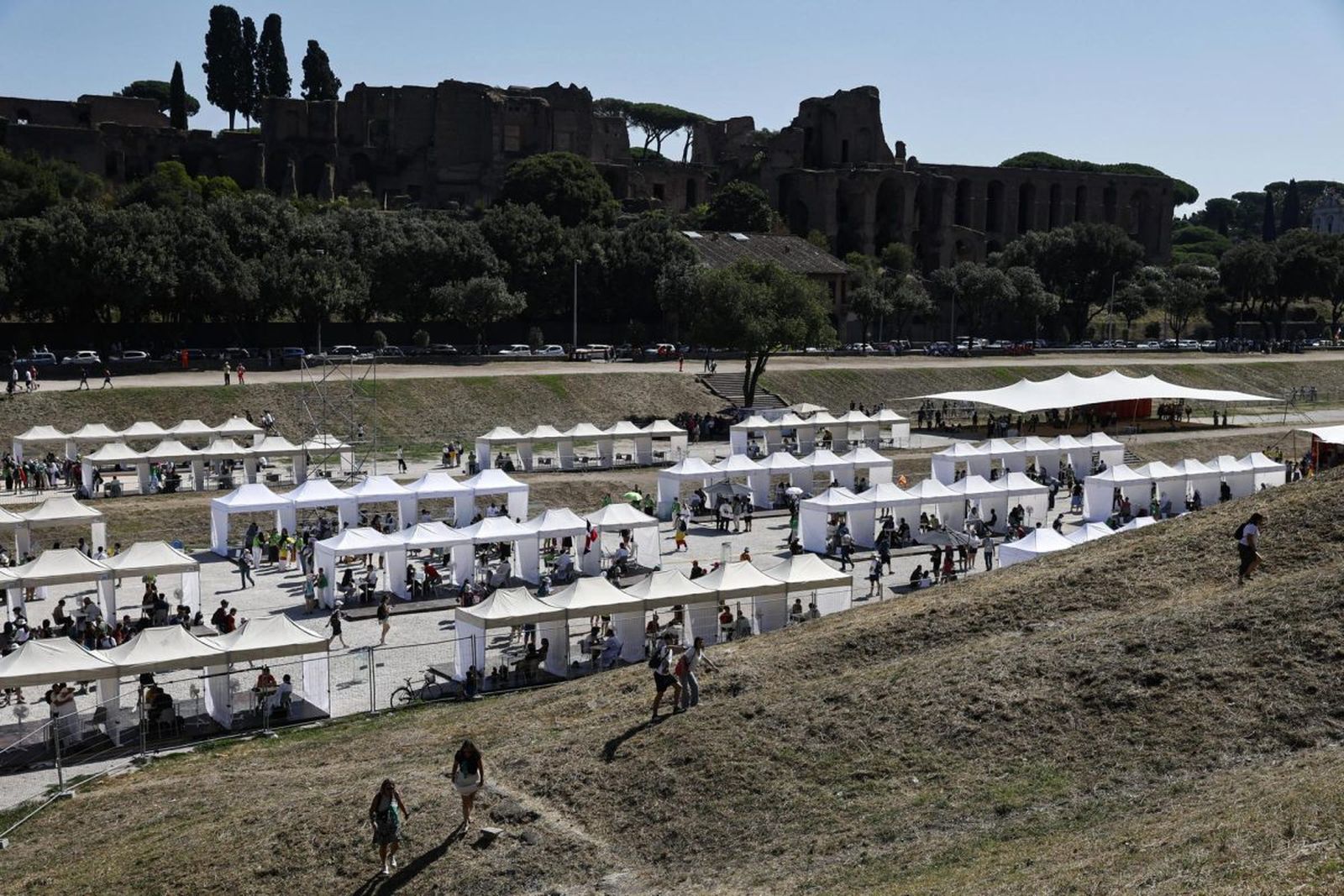 200 confesionarios han sido en el Circo Máximo en Roma