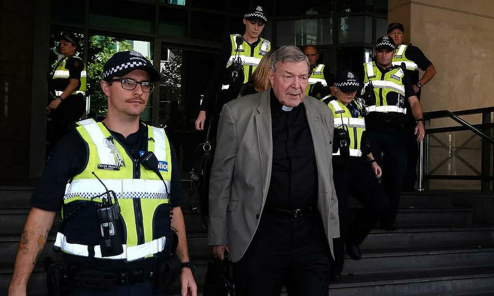 Pell, hoy, a su salida de los tribunales