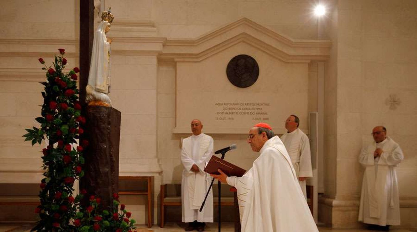 El cardenal Marto, durante la consagración
