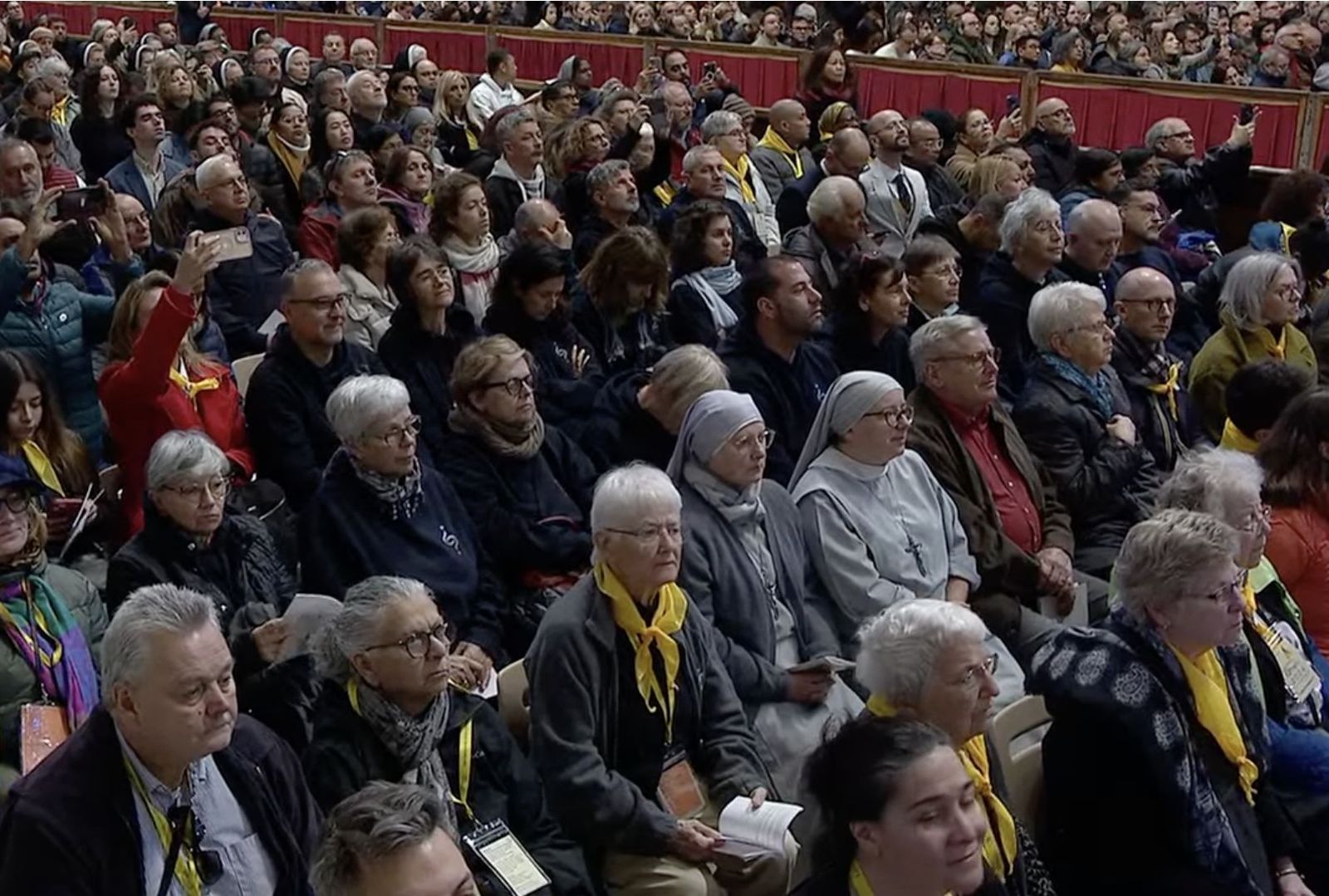 Fieles en la misa de la Jornada Mundial de los Pobres