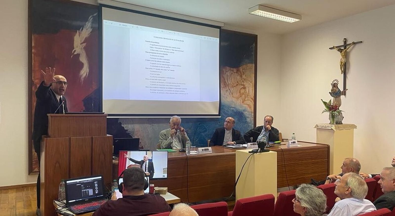 Torres Queiruga, junto al arzobispo de Compostela, en el ITC