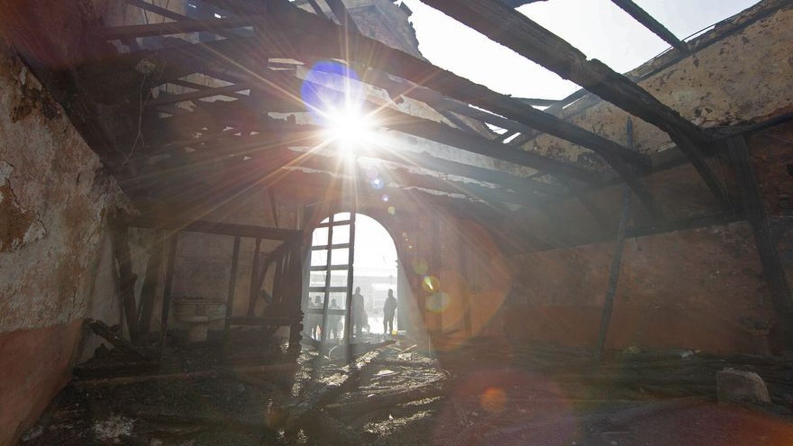 Templo mexicano de Santiago Apóstol tras el incendio