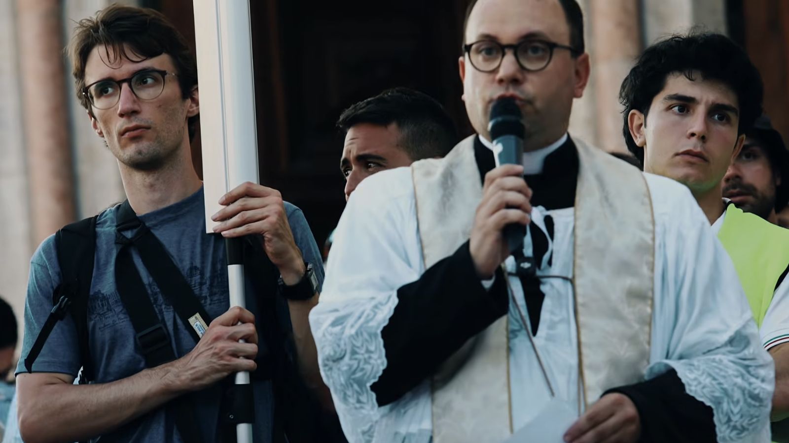 Exhortación de los lefebvrianos a las puertas de la basílica