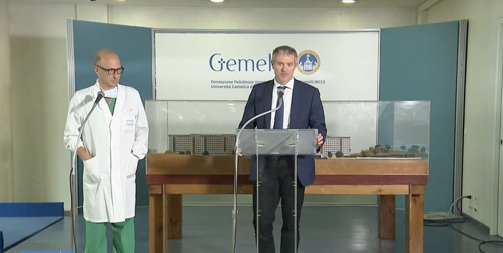 Sergio Alfieri, y Matteo Bruni, en el Gemelli