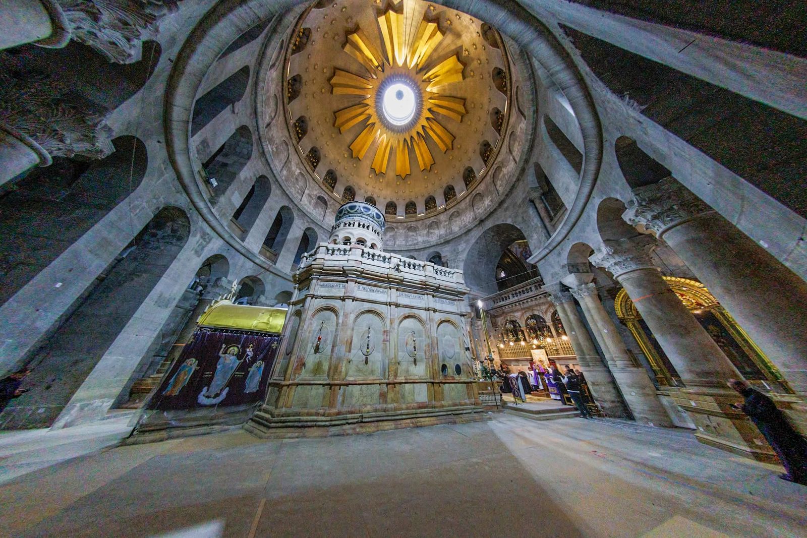 El Santo Sepulcro, vacío en Jueves Santo
