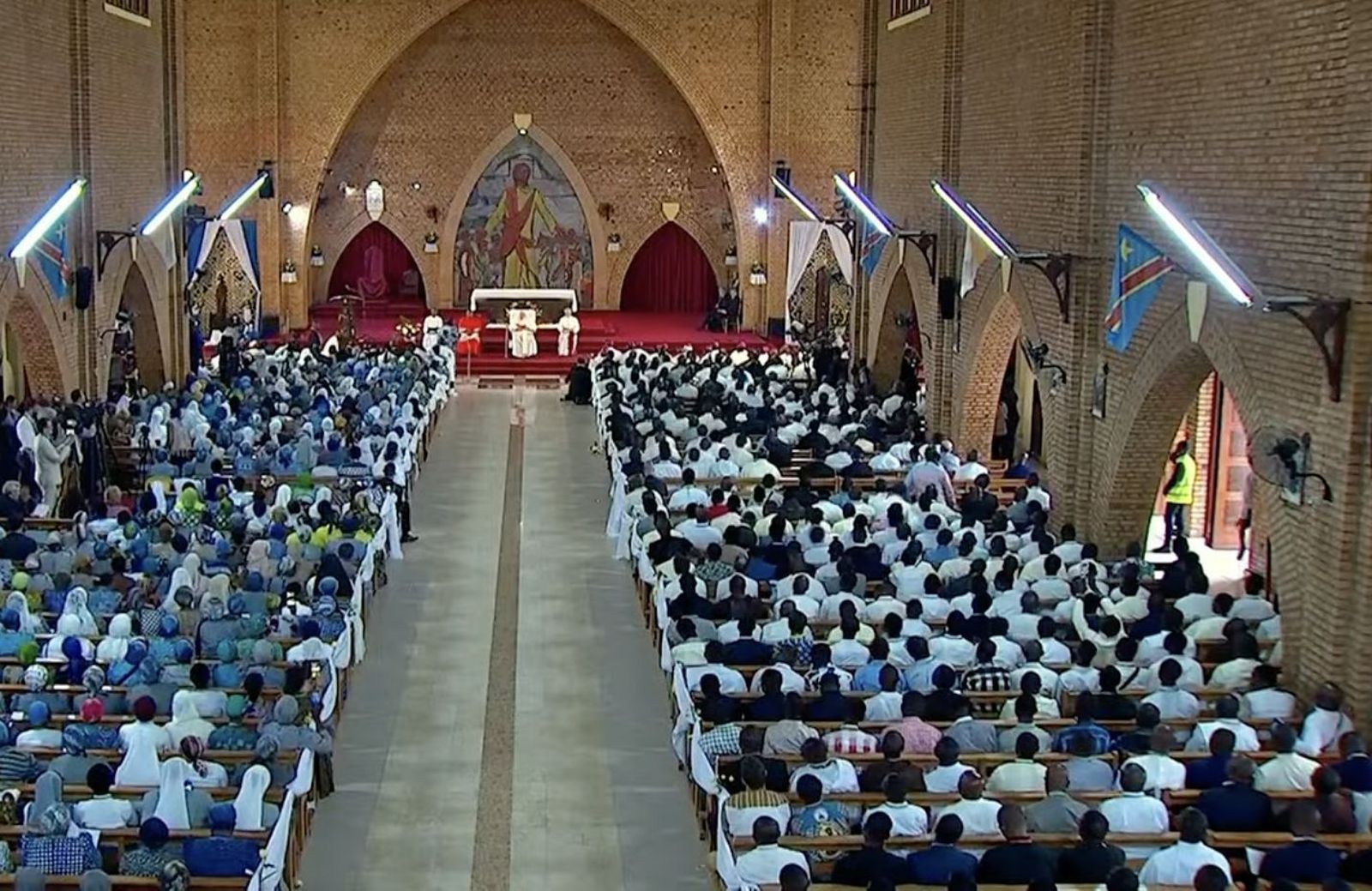 Interior de la catedral de Kinshasa