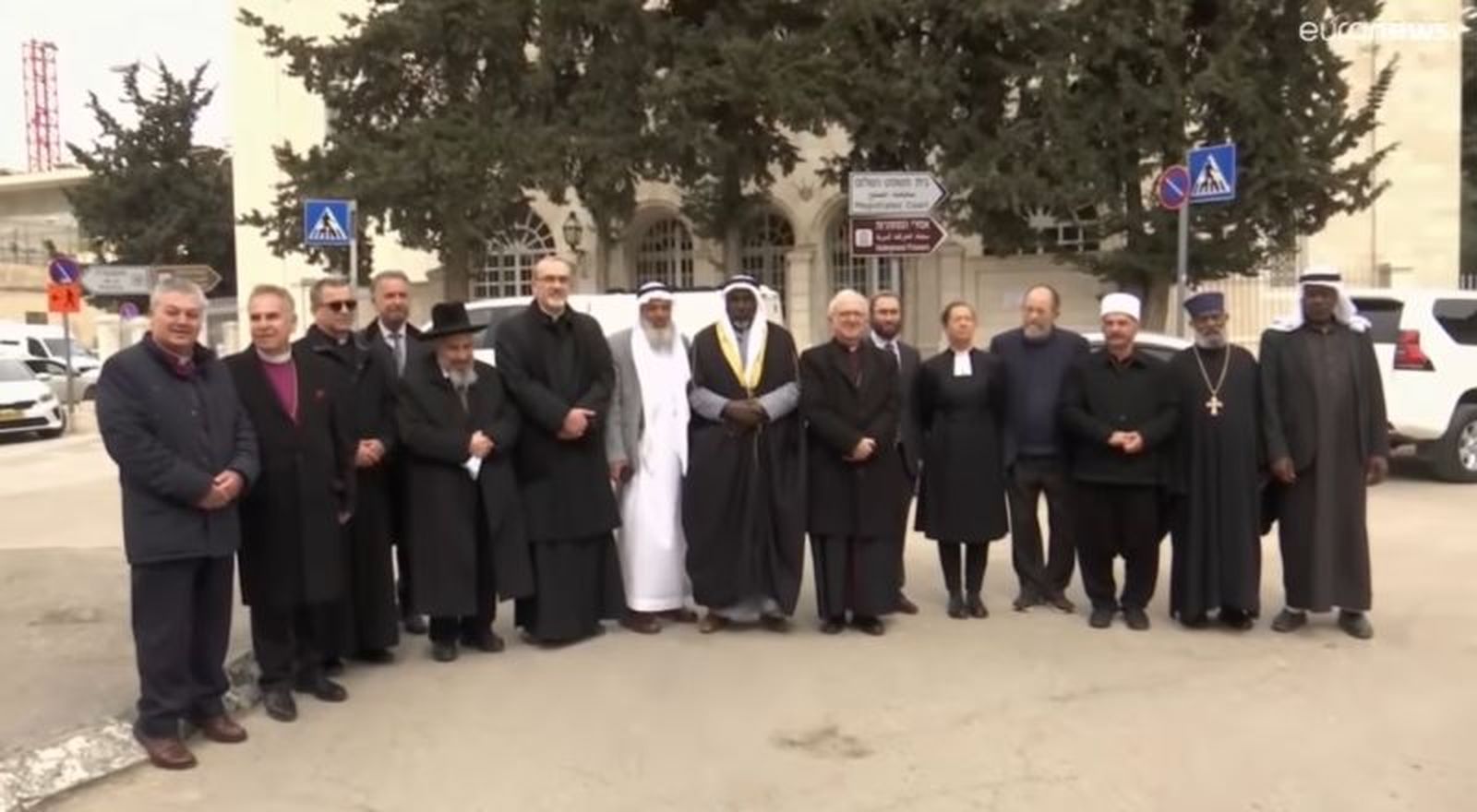 Líderes religiosos rezan por la paz