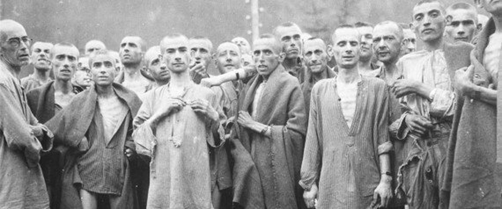 Judíos víctimas del Holocausto nazi, en el momento de ser liberados en 1945.