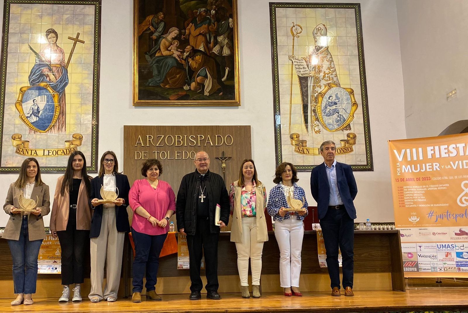 Cerro, junto a los responsable de la Fiesta de la Mujer y la Vida