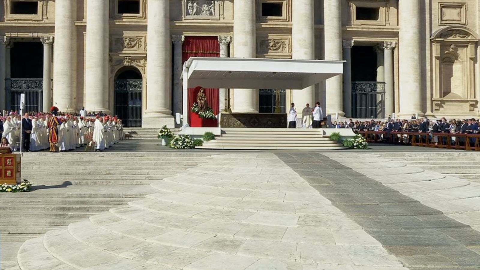 Tagle preside misa en la plaza de San Pedro