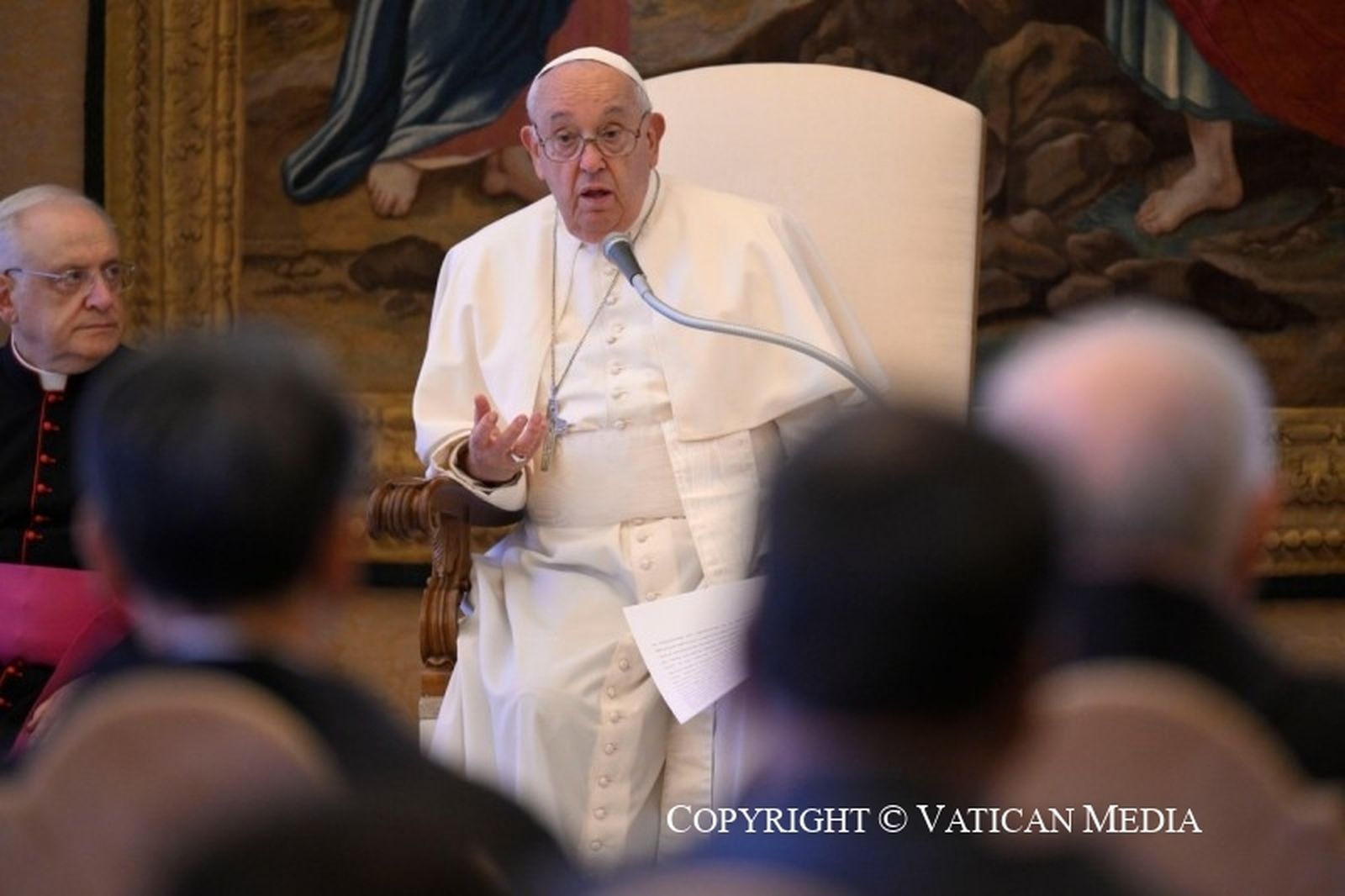 Francisco, a los pasionistas: "La guerra es un desperdicio de humanidad"