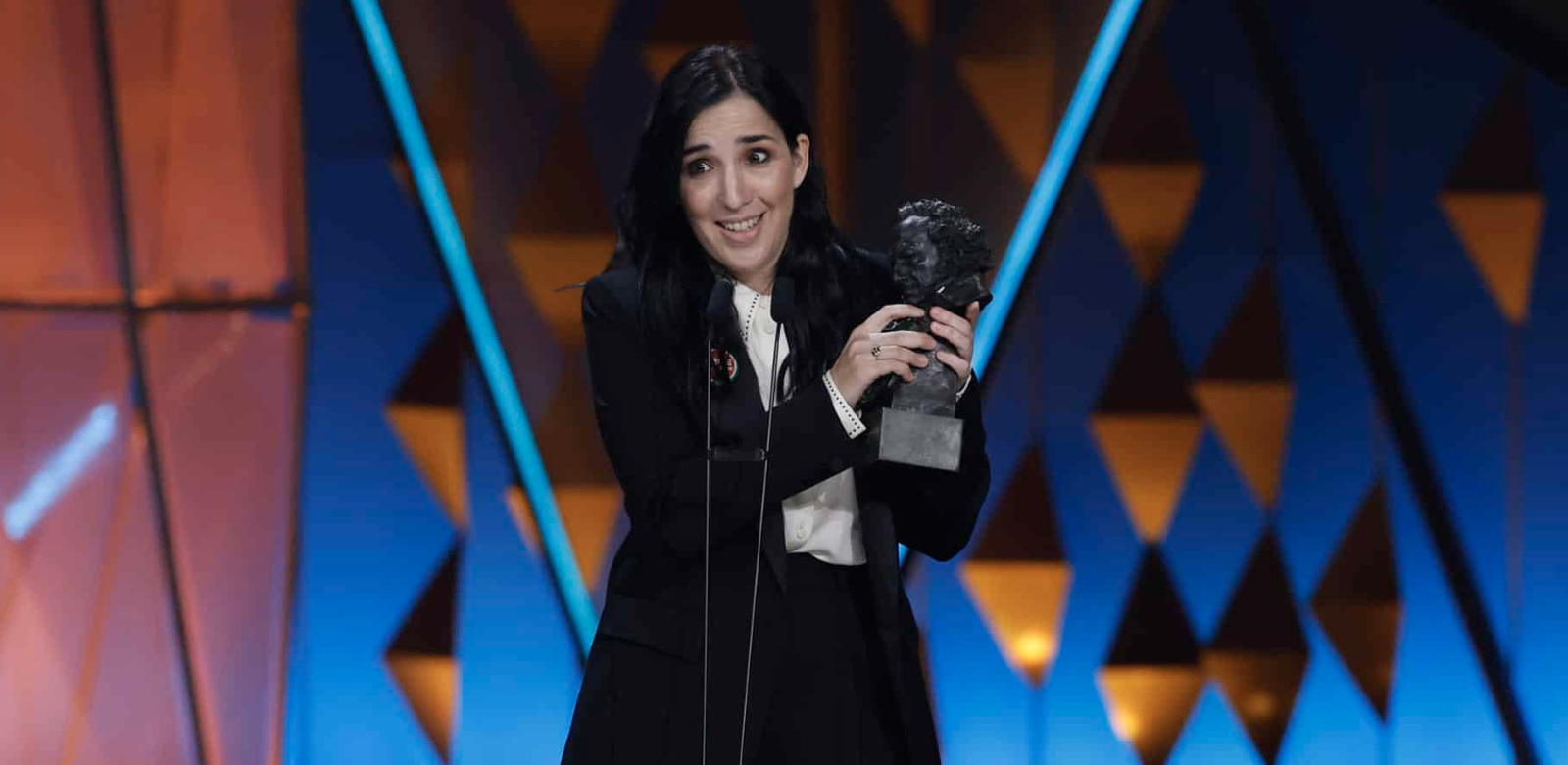 Alauda Ruiz de Azúa, con uno de los Goya