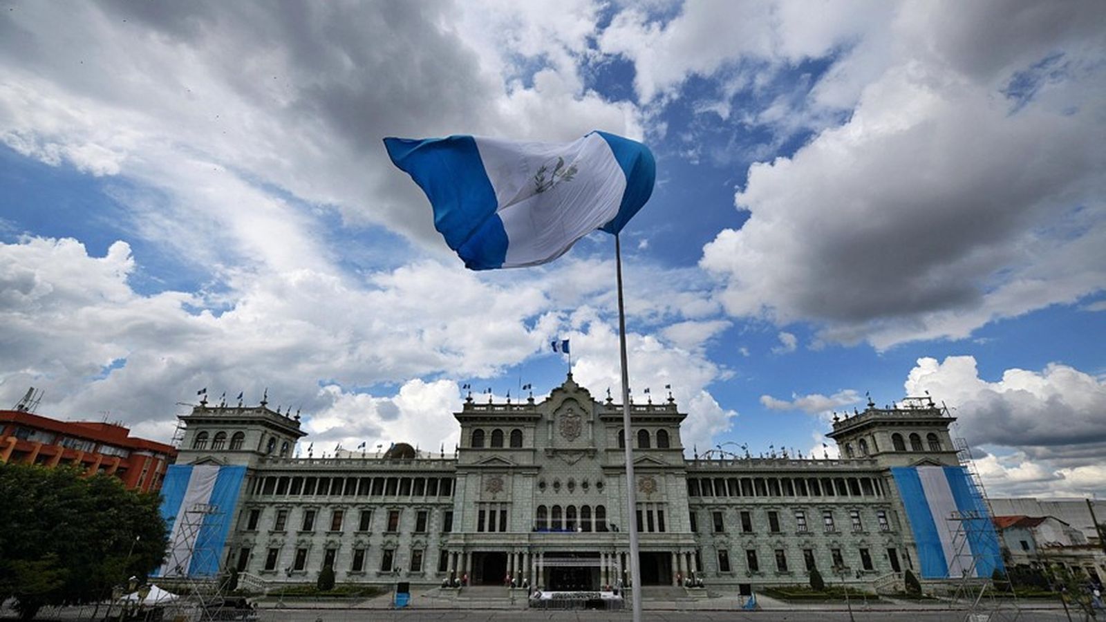 La reconstrucción democrática no se logrará con promesas, sino con garantías concretas.