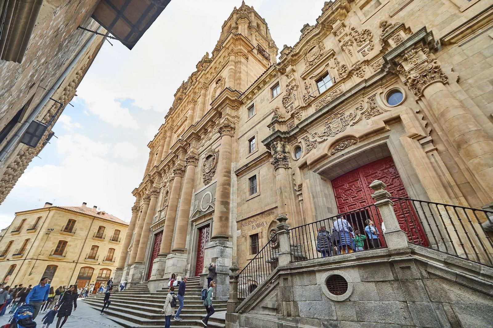 Fachada de la Pontificia de Salamanca