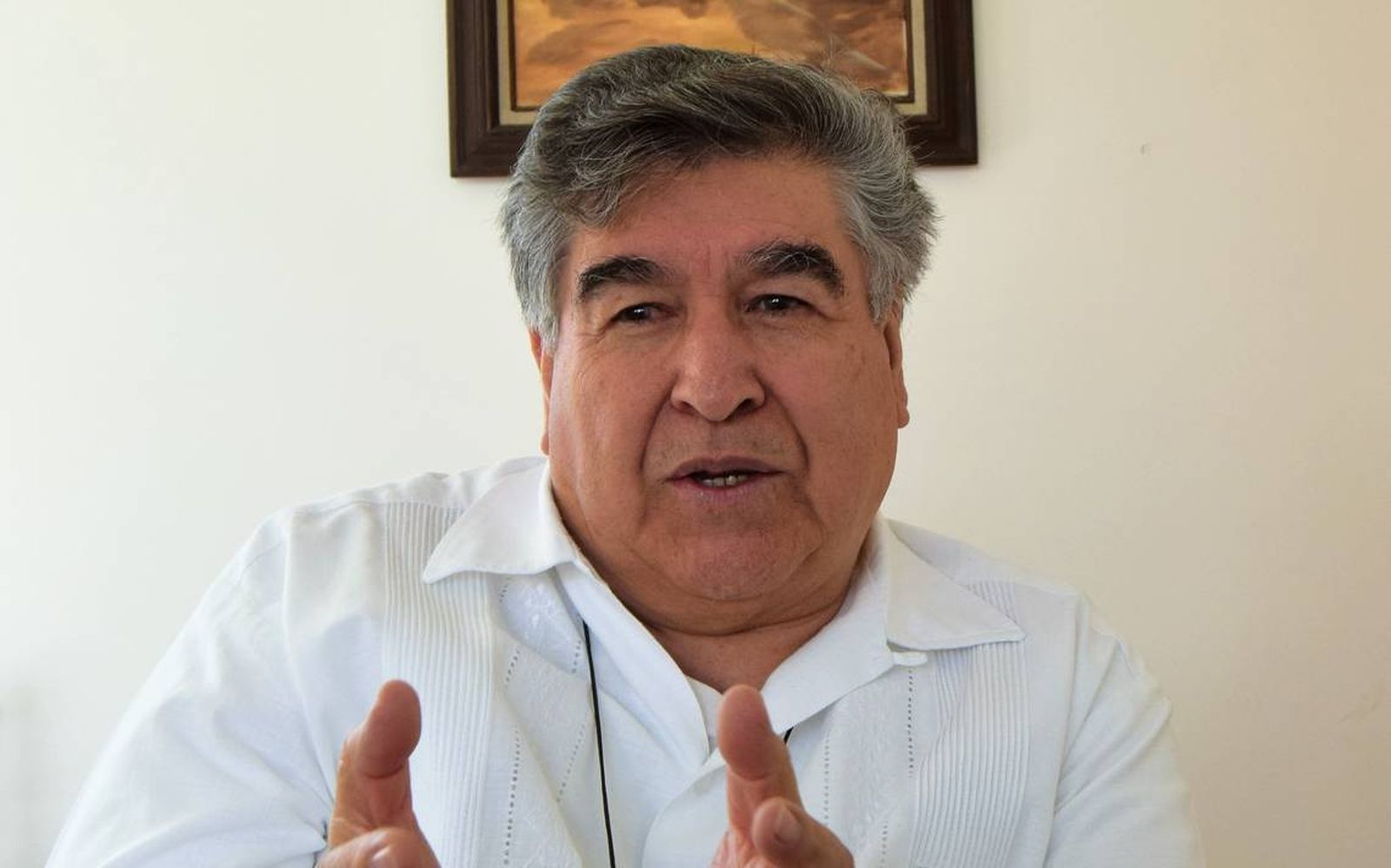 Obispo emérito de san Cristóbal queda entre fuego cruzado