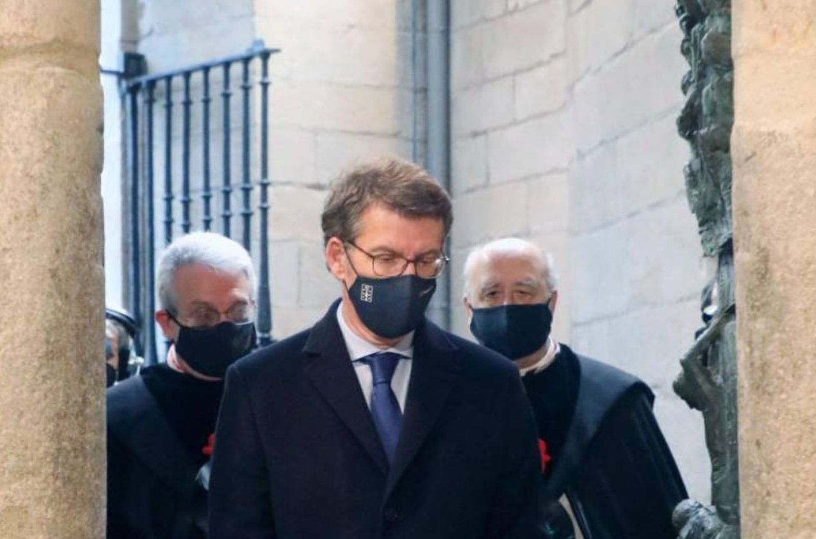 Fiejóo cruza la puerta santa