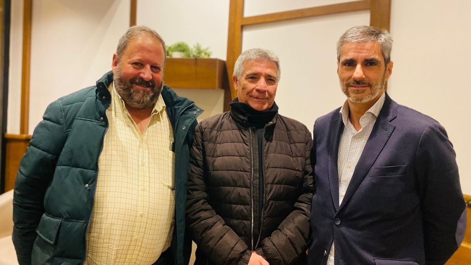 Liberto Senderos, primero a la izquierda