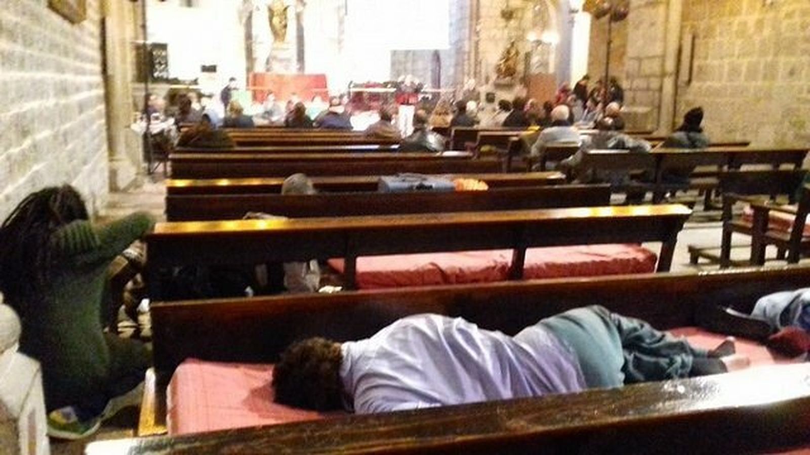 Iglesia de Santa Ana, Barcelona, habilitada para gente sin techo