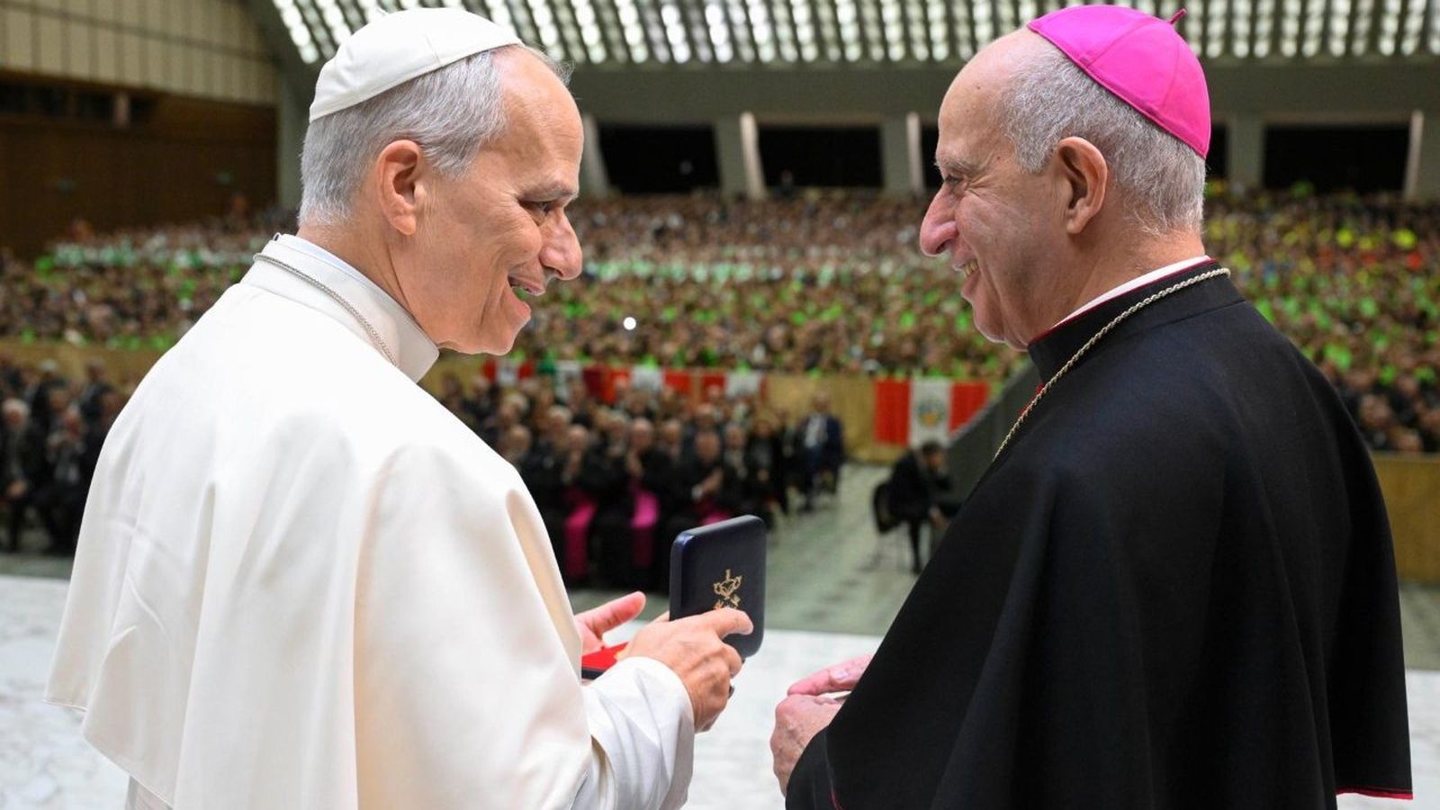 El Papa, con el arzobispo Fisichella, coordinador del Jubileo