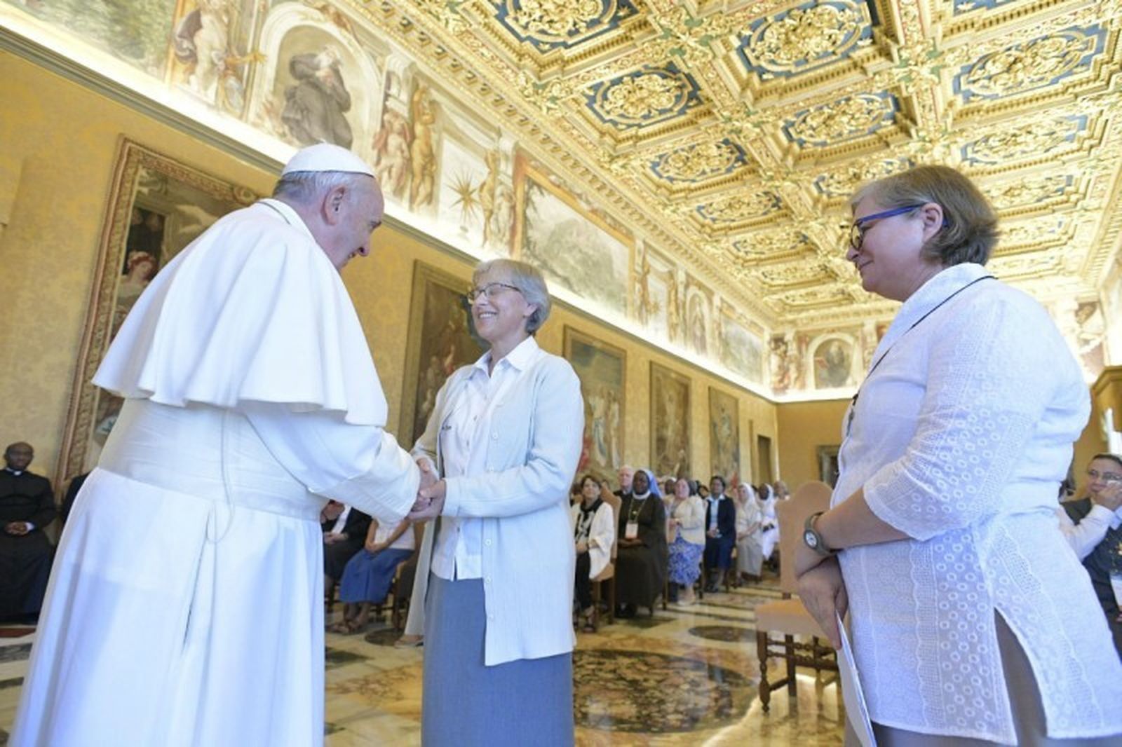 Francisco saluda a religiosas integrantes en la red contra la trata 'Talitha Kum'