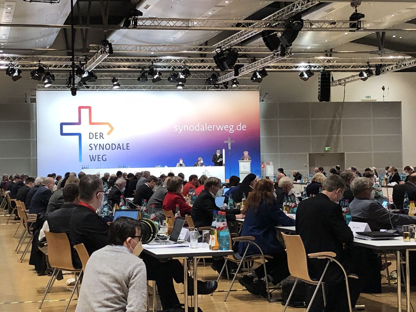 La Iglesia alemana acuerda pedir al Papa "flexibilizar" la norma del celibato para los sacerdotes