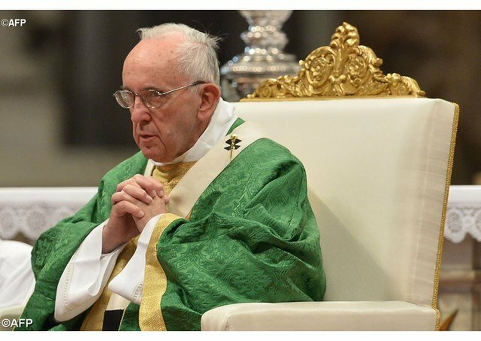 EstoPasó | 🙏 🇦🇷 El Obelisco de Buenos Aires fue iluminado en honor al # PapaFrancisco. Una vista aérea muestra el emblemático monumento encendido  con la imagen de Jorge Bergoglio y la frase: \, image size:1600x1133