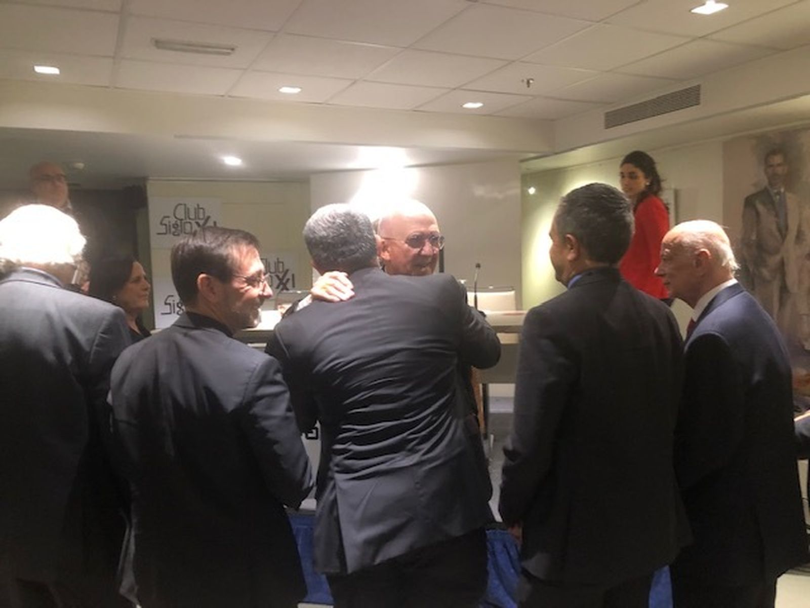 Osoro saluda a monseñor García Belrtrán