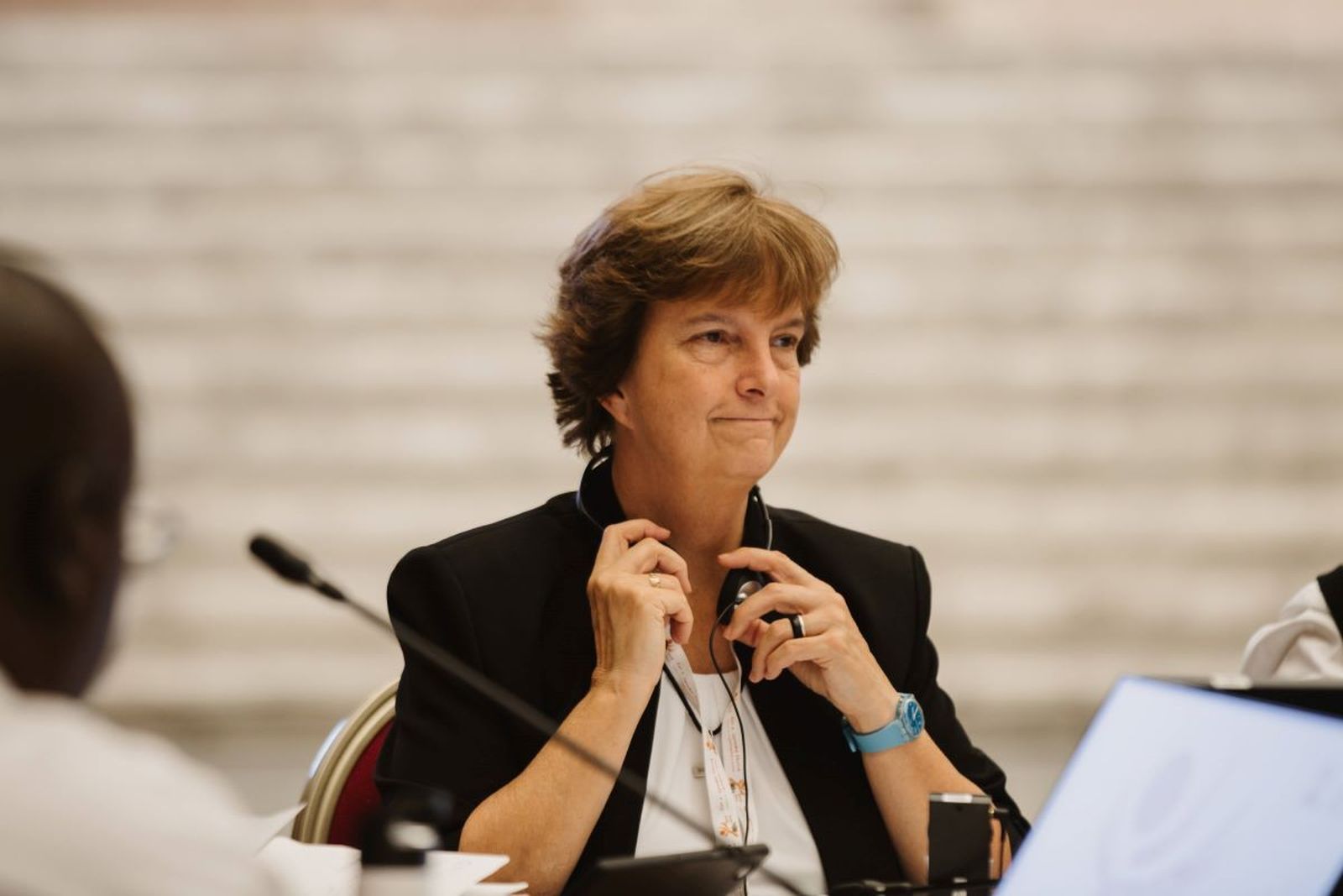 Maria Cimperman en una sesión del Sínodo de la Sinodalidad