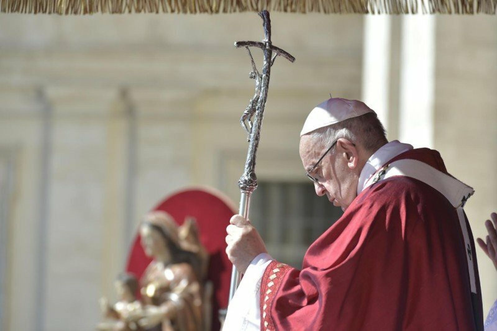 El Papa invita a los nuevos arzobispos a "conocer la fuerza revolucionaria de la ternura de Dios"